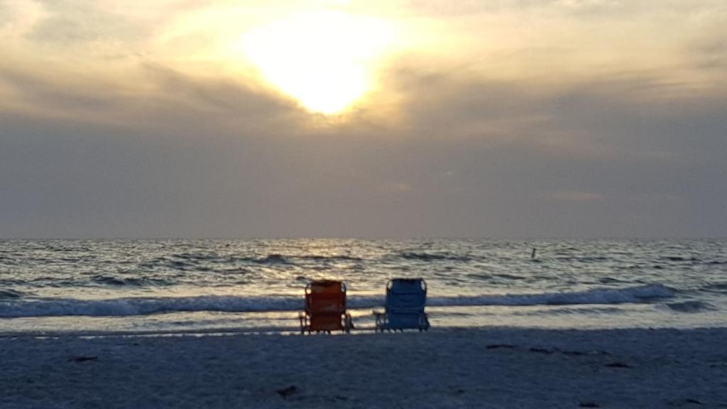 Spacious Beach House Unit,Beautifully Furnished 2 Bed 2Bath./2Min.Walk To Beach Clearwater Beach Exteriér fotografie