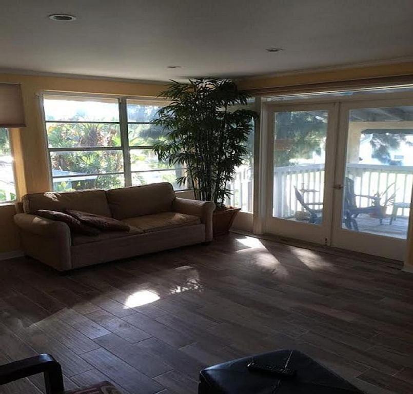 Spacious Beach House Unit,Beautifully Furnished 2 Bed 2Bath./2Min.Walk To Beach Clearwater Beach Exteriér fotografie